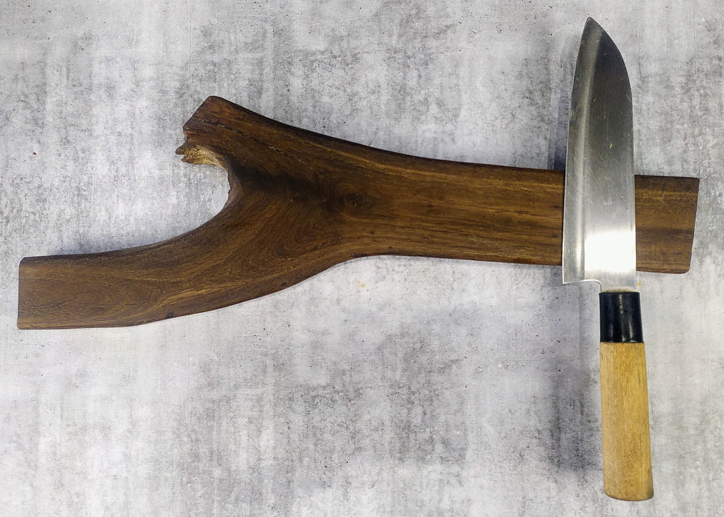 Knivlist Rökt Ek med Naturlig Kant & Unik Form - 42 cm