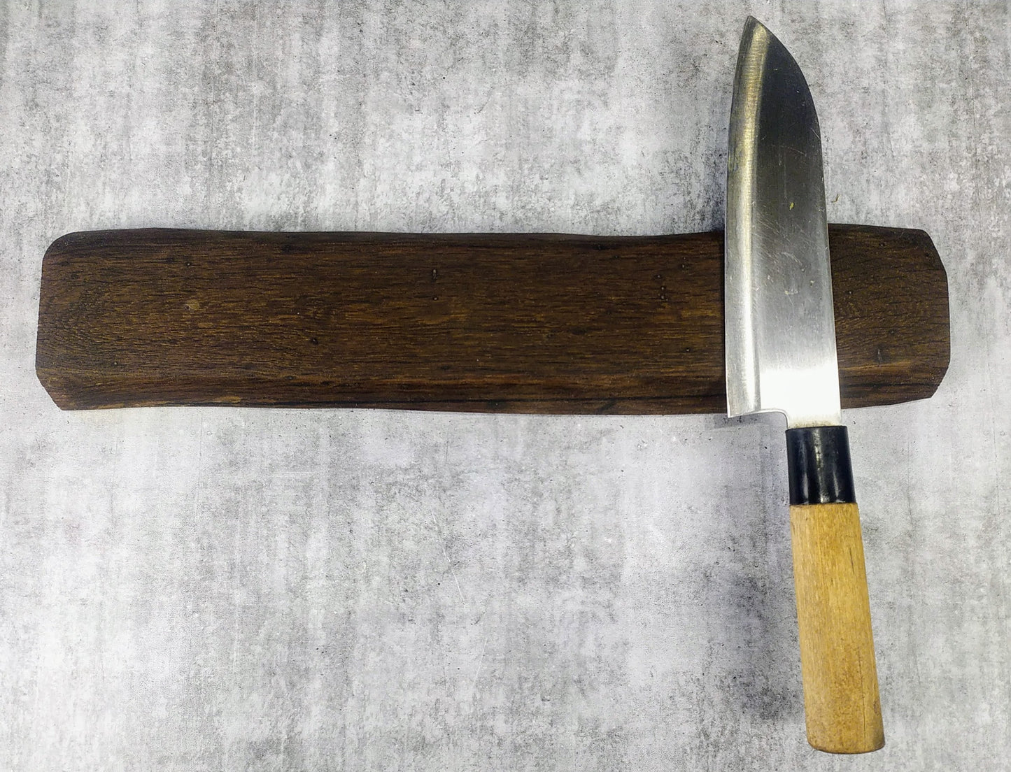 Knivlist Rökt Ek med Naturlig Kant - 37 cm