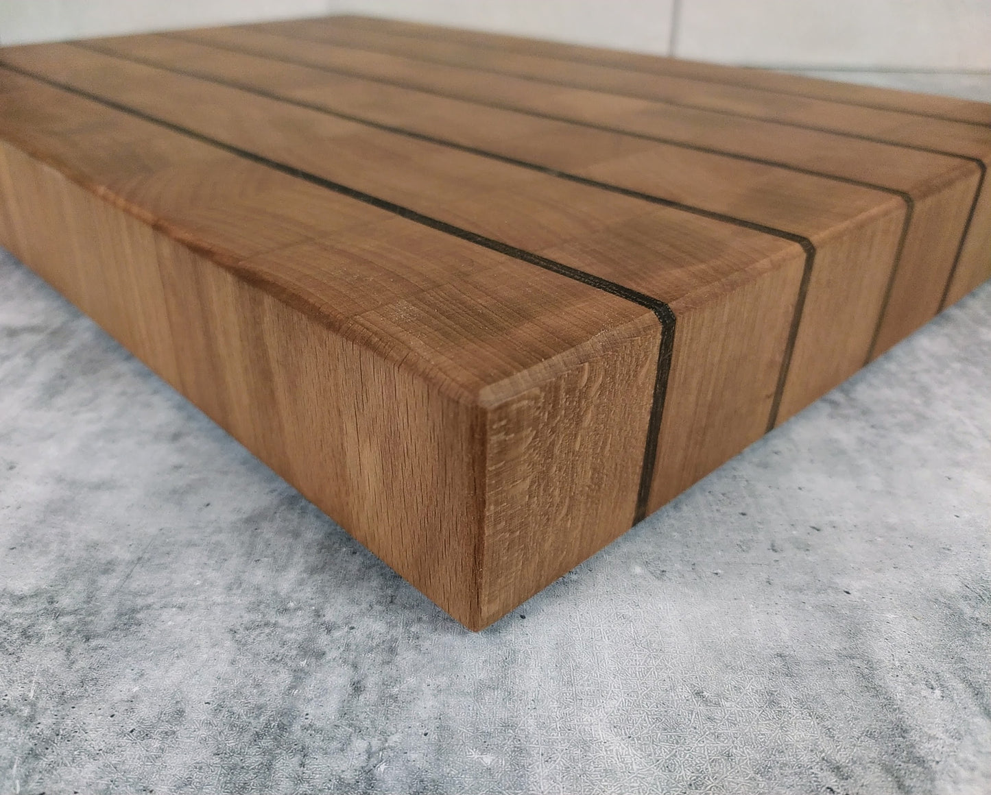 Skärbräda i Ändträ - Rökt Ek & Bok 44x30x5 cm - Svenskt Hantverk