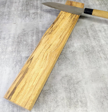 Knivlist i Rötad Bok med 'Live Edge' - 43 cm
